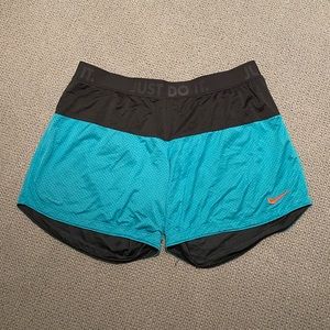 Women’s Nike reversible mesh work out shorts